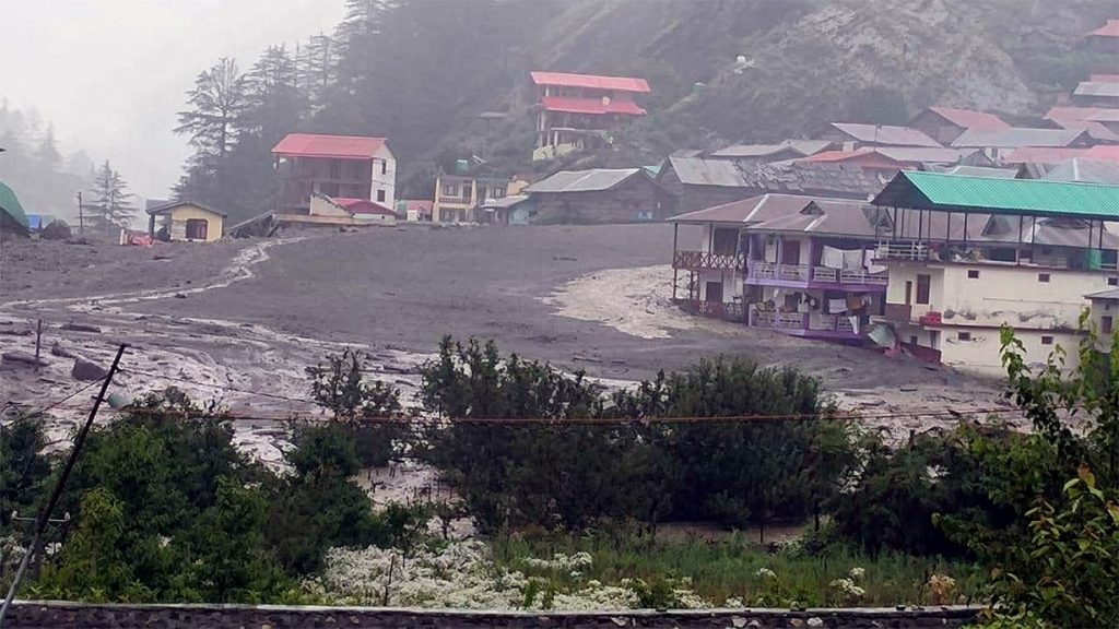 भारतको उत्तराखण्डमा भीषण बाढी पहिरो ४ जनाको मृत्यु  कैयौँ बेपत्ता