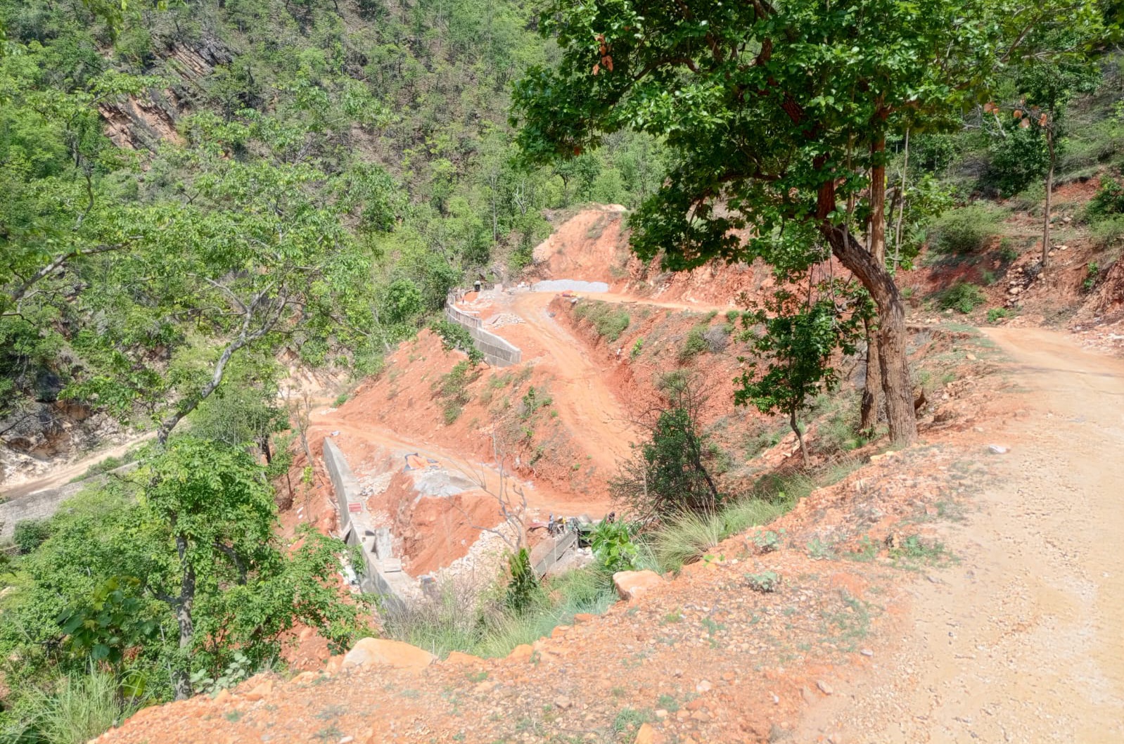 ‎सेति लाेकमार्ग निर्माणकाे कामले बिस्तारै गति लिदै, सडक बन्नेमा स्थानीय अासावादी